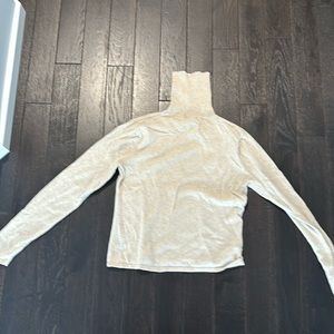 Bone color turtleneck cashmere sweater